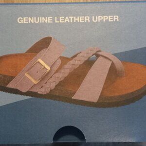 Mountain Sole Lavender Sandals Size 7